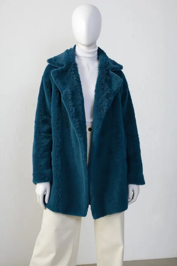 Mannequin shot with no face or hair, so the garment becomes the visual focus